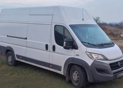 Fiat Ducato maxi L4H3 furgon jobb előlről. Fehér.
